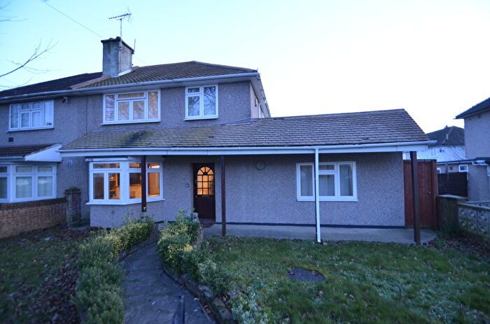 4 Bedroom Semi-Detached House To Rent In Pembroke Way, Hayes, UB3