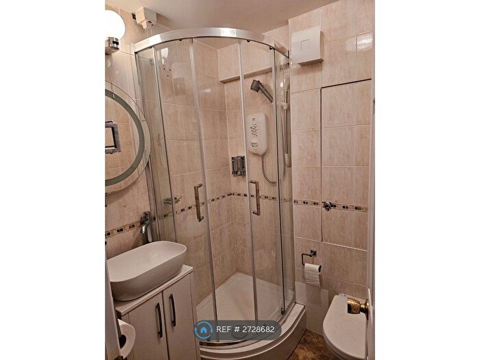 1 Bedroom Flat To Rent In Bays Farm Court, West Drayton, UB7