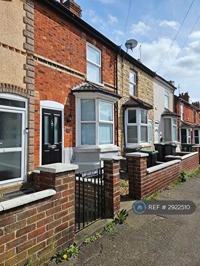 3 Bedroom Terraced House To Rent In Cromwell Road, Rushden, NN10