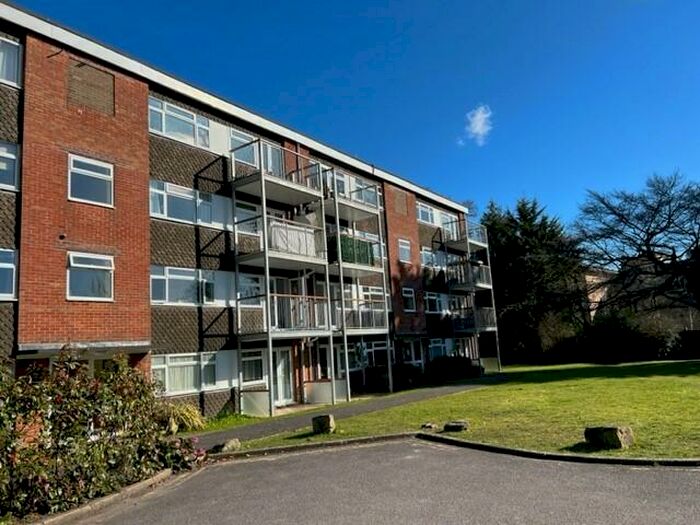 2 Bedroom Flat To Rent In Purbeck Heights, BH14