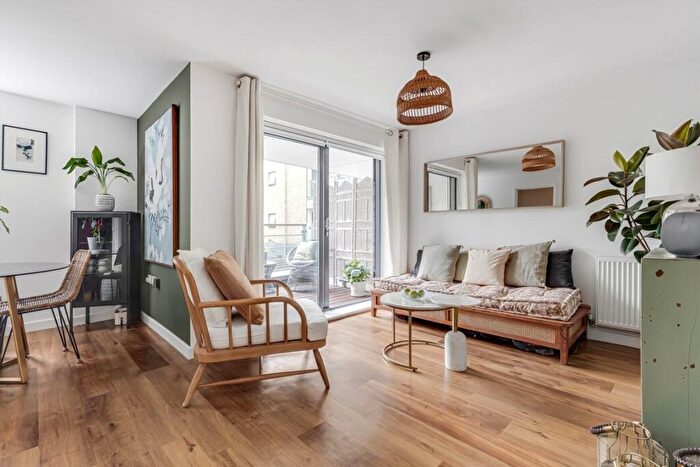2 Bedroom Flat For Sale In Heath Place, Bow, E3