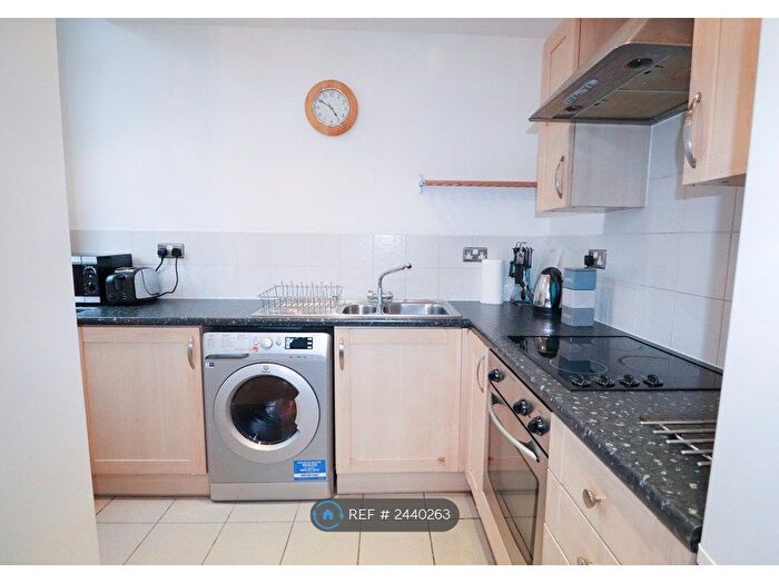 2 Bedroom Flat To Rent In Chatsworth House, Manchester, M1