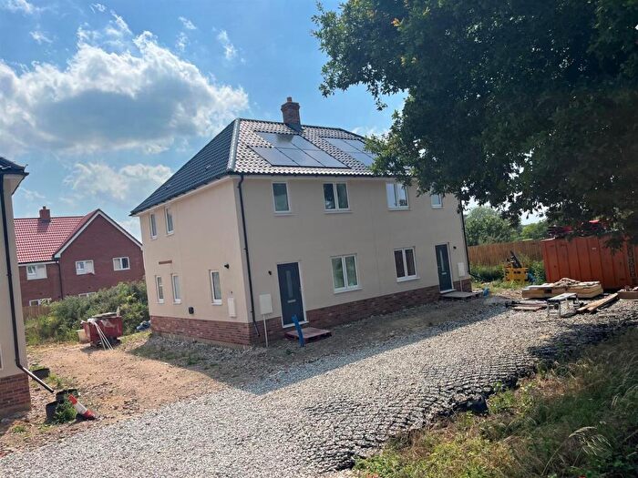 3 Bedroom House For Sale In Rowden Way, Roydon, Diss, IP22