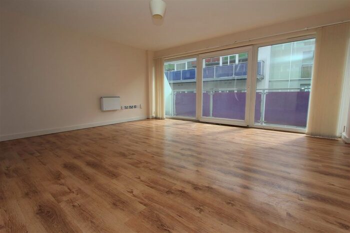 2 Bedroom Flat For Sale In Concord Street, Leeds, LS2