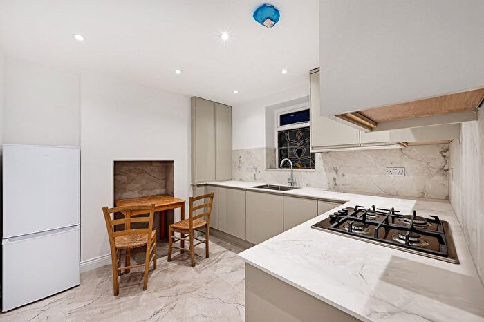 1 Bedroom Flat To Rent In Geraldine Road, London, SW18