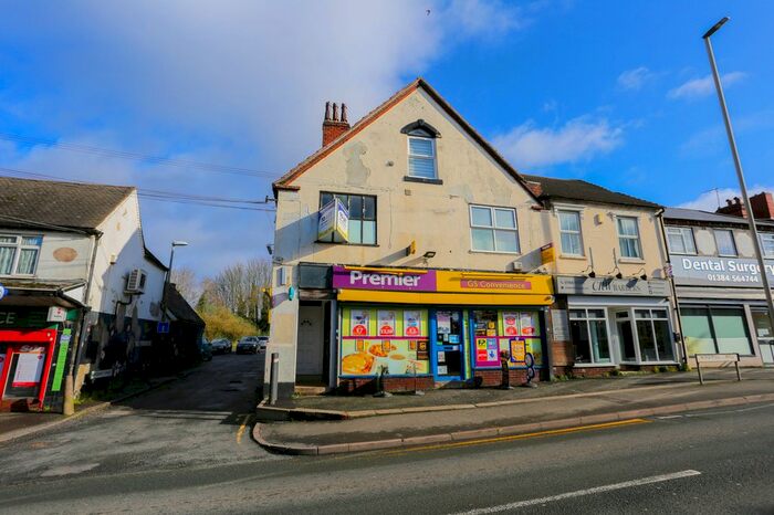 1 Bedroom Flat To Rent In Windmill Hill, - Workshop At Rear, Halesowen, West Midlands, B63