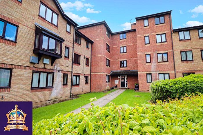 2 Bedroom Apartment To Rent In Waterville Drive, Basildon, SS16