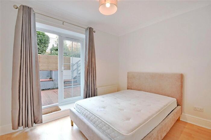 3 Bedroom Flat To Rent In Fordwych Road, Kilburn, NW2