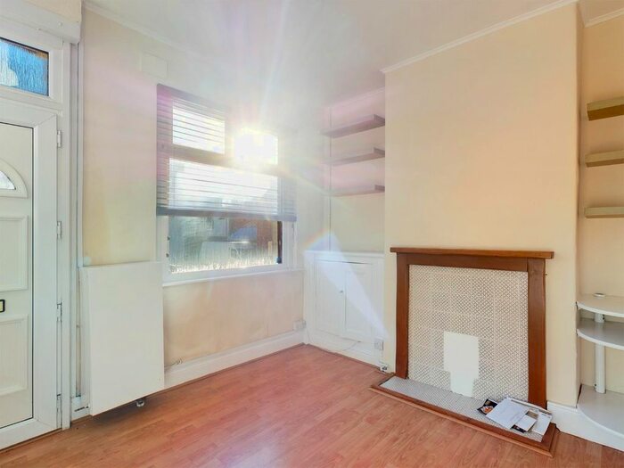 2 Bedroom Property To Rent In Stoke Old Road, Hartshill, Stoke-On-Trent, ST4