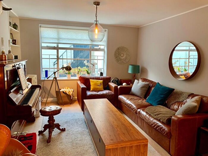 2 Bedroom Apartment For Sale In Camden Street, London, NW1