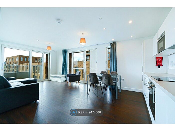 3 Bedroom Flat To Rent In Marner Point, Bromley-By-Bow, E3