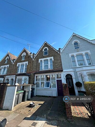 Studio To Rent In Whittington Road, London, N22