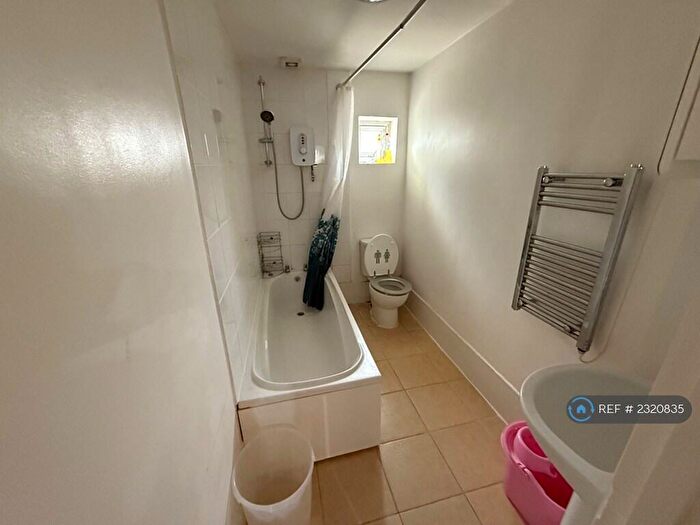 2 Bedroom Flat To Rent In Calder Road, Maidstone, ME14