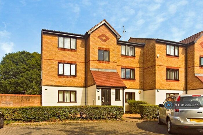 1 Bedroom Flat To Rent In Mullards Close, Mitcham, CR4
