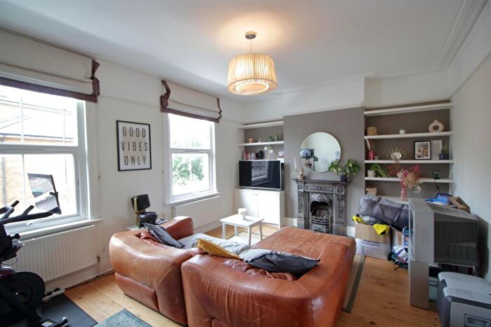 2 Bedroom Maisonette To Rent In Chaucer Road, Brixton/Herne Hill, SE24