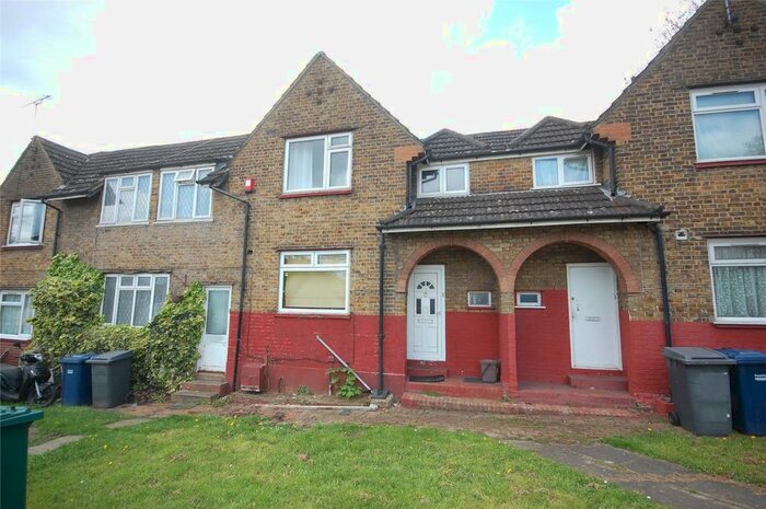 3 Bedroom Detached House To Rent In Shortway, London, N12