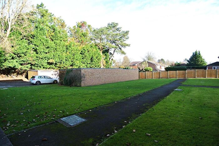 3 Bedroom Flat For Sale In Cedar Drive, Ascot, Berkshire, SL5