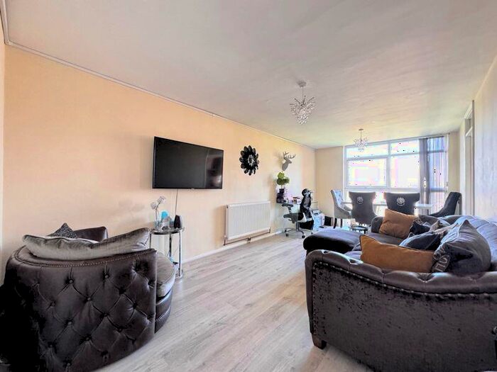 2 Bedroom Apartment For Sale In Spiral Court, Monks Kirby Road, Walmley, B76