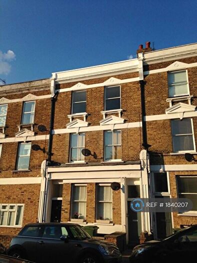 2 Bedroom Maisonette To Rent In Northcross Road, London, SE22