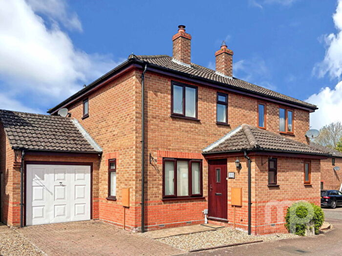 3 Bedroom Semi Detached House For Sale In Plumstead Close, Attleborough, NR17