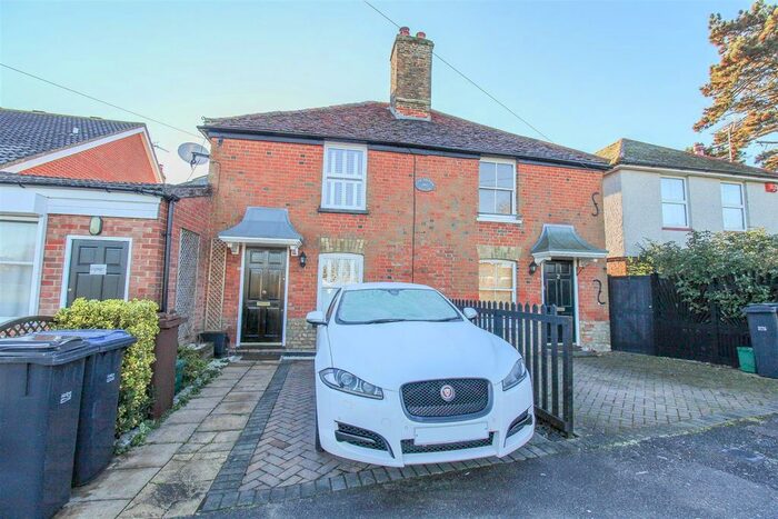 2 Bedroom Cottage To Rent In Tye Green Village, Harlow, CM18