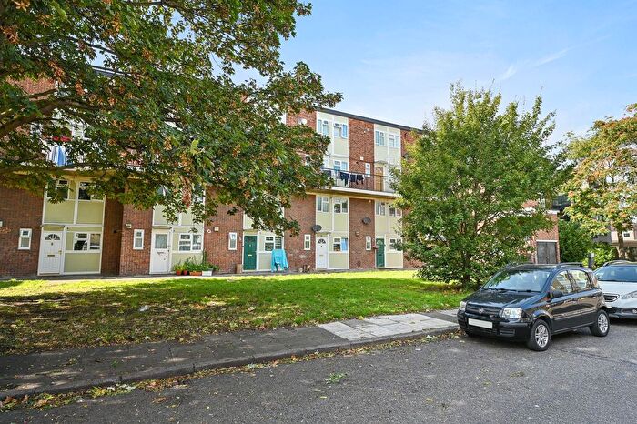 2 Bedroom Flat For Sale In Swan Road, Southall, UB1
