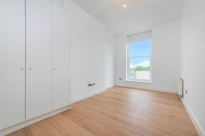 2 Bedroom Flat To Rent In Brayards Road, Nunhead, SE15
