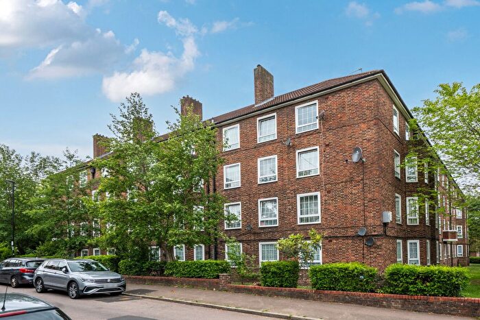4 Bedroom Flat For Sale In Kentwell Close, Turnham Road, Brockley, London, SE4