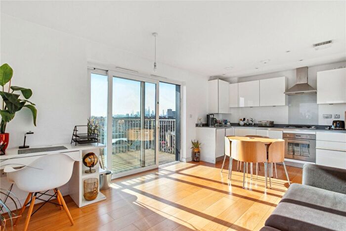 2 Bedroom Flat To Rent In Cresset Road, London, E9