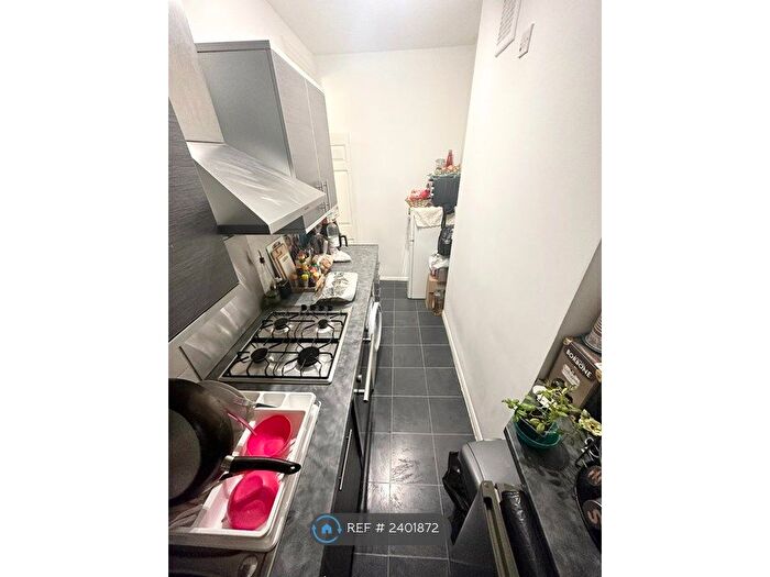 1 Bedroom Flat To Rent In Tradescant Road, London, SW8