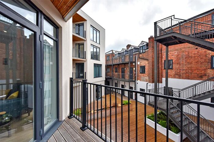 1 Bedroom Apartment To Rent In High Street, Reading, Berkshire, RG1