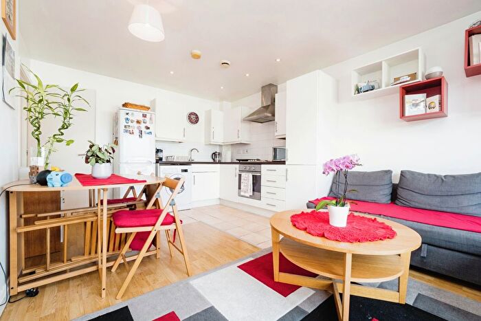 1 Bedroom Flat For Sale In Millstone Close, London, E15