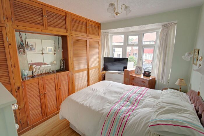3 Bedroom Semi-Detached House For Sale In Wrexham Avenue, Walsall, WS2
