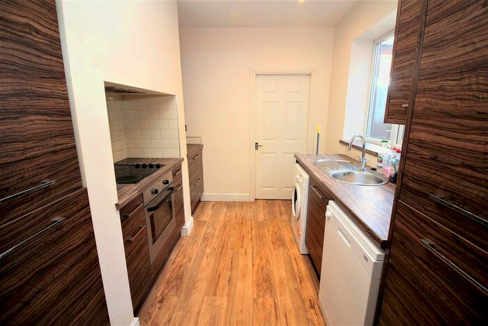 3 Bedroom Flat To Rent In Forsyth Road, Jesmond, Newcastle Upon Tyne, NE2