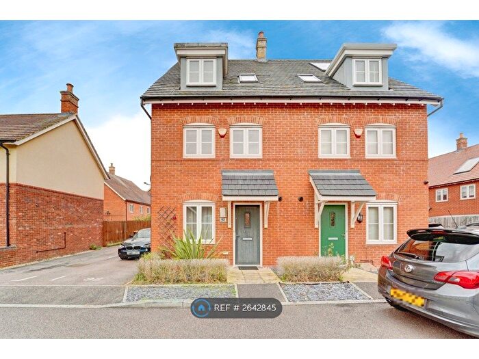 3 Bedroom Semi-Detached House To Rent In Hilton Close, Kempston, Bedford, MK42