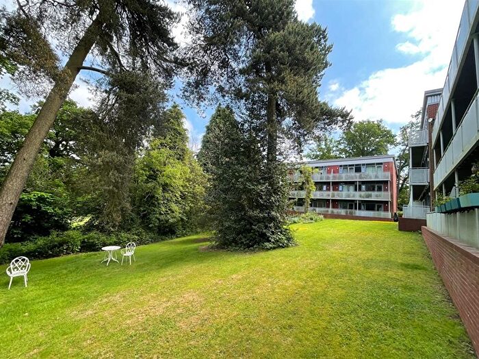 2 Bedroom Flat For Sale In Hawthorne Gardens, Moseley/Kings Heath, B13