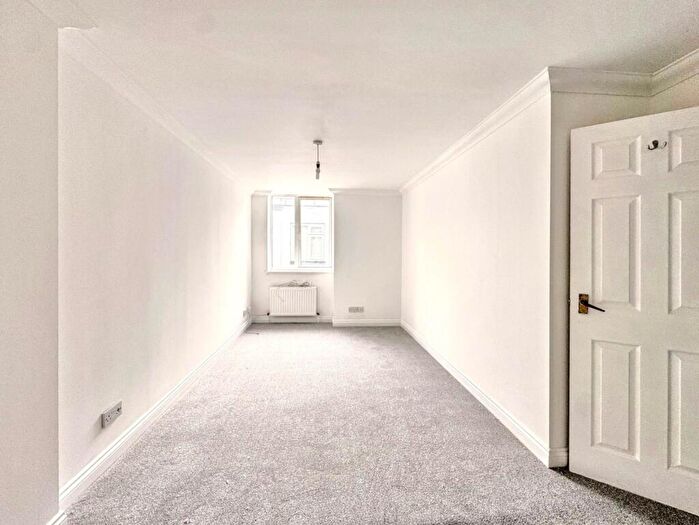 2 Bedroom Flat For Sale In Christchurch Road, Boscombe, BH7