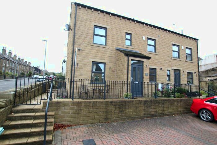 3 Bedroom Terraced House To Rent In Bradshaw Gardens, Bradshaw Road, Honley, Holmfirth, HD9