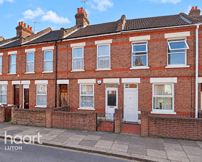 3 Bedroom Terraced House For Sale In Malvern Road, Luton, LU1