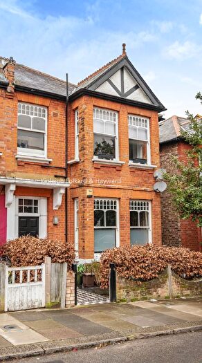 3 Bedroom Flat To Rent In Sarre Road, London, NW2