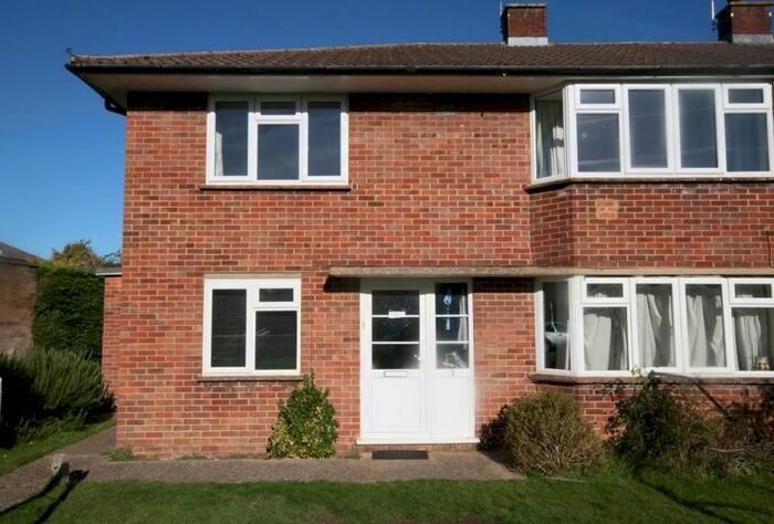 2 Bedroom Flat To Rent In Berkeley Close, Chesham, HP5
