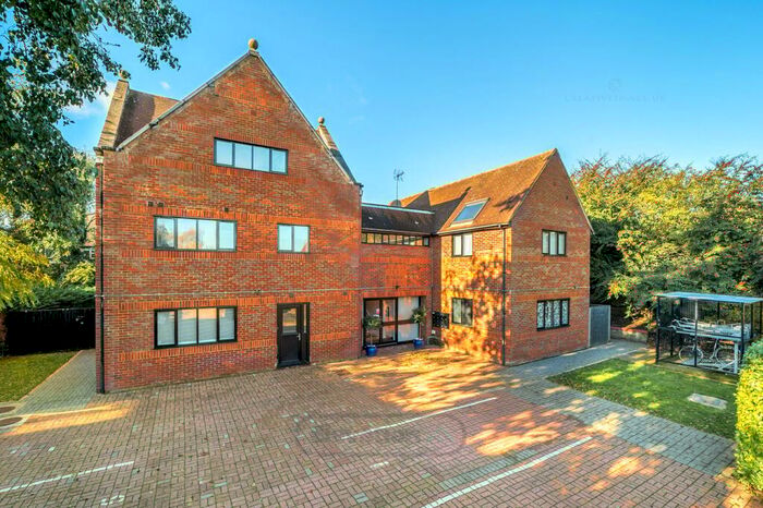 1 Bedroom Apartment To Rent In Newport Road, Woolstone, Milton Keynes, MK15