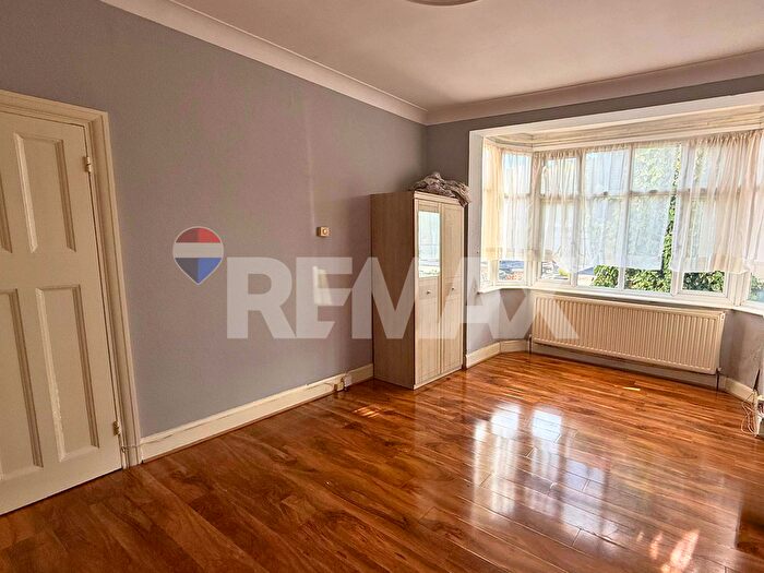 4 Bedroom Terraced House To Rent In The Drive Ilford, IG1