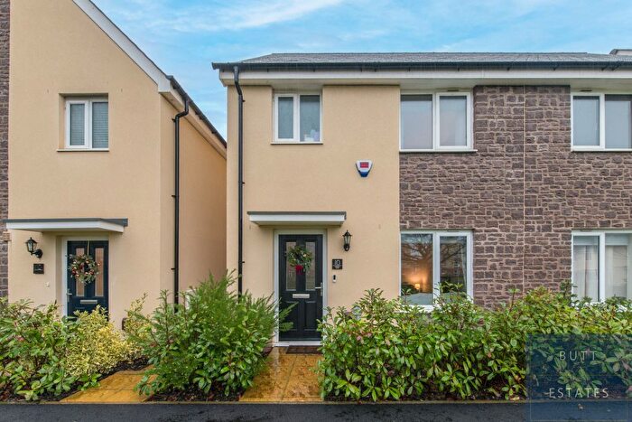 3 Bedroom Semi-Detached House For Sale In Barling Walk, Exeter, EX5