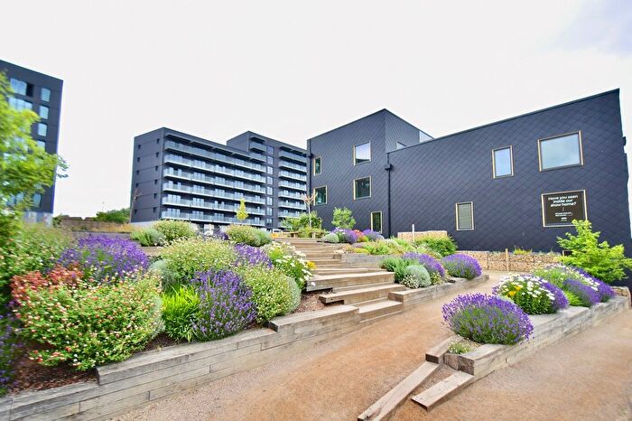 3 Bedroom Town House To Rent In Solar Avenue, Leeds, LS9