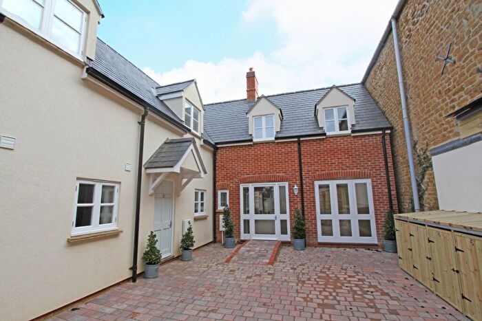 2 Bedroom Mews To Rent In Horsefair, Banbury, Oxon, OX16