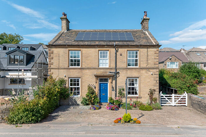 4 Bedroom Detached House For Sale In Thornton Road, Thornton, Bradford, West Yorkshire, BD13