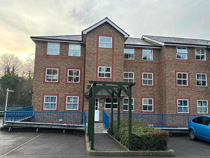 2 Bedroom Flat To Rent In River Bank Close, Maidstone, ME15