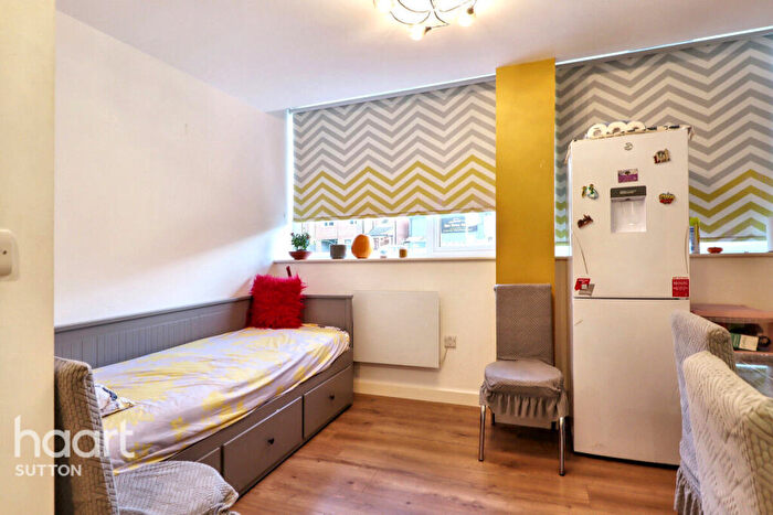 1 Bedroom Flat For Sale In East Street, Epsom, KT17