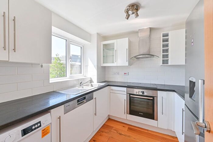 Studio To Rent In Ruston Road, Woolwich, London, SE18
